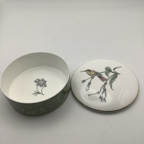 Vintage 1991 Wedgwood English Bone China Hummingbird Trinket Box - Picture 4 of 10